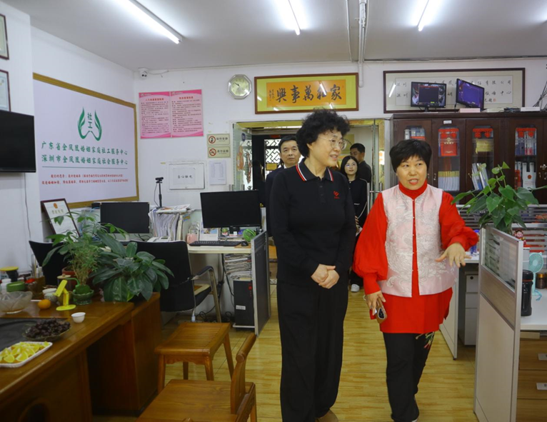 民政部海峡两岸婚姻家庭服务中心杨文涛主任带队到我中心调研